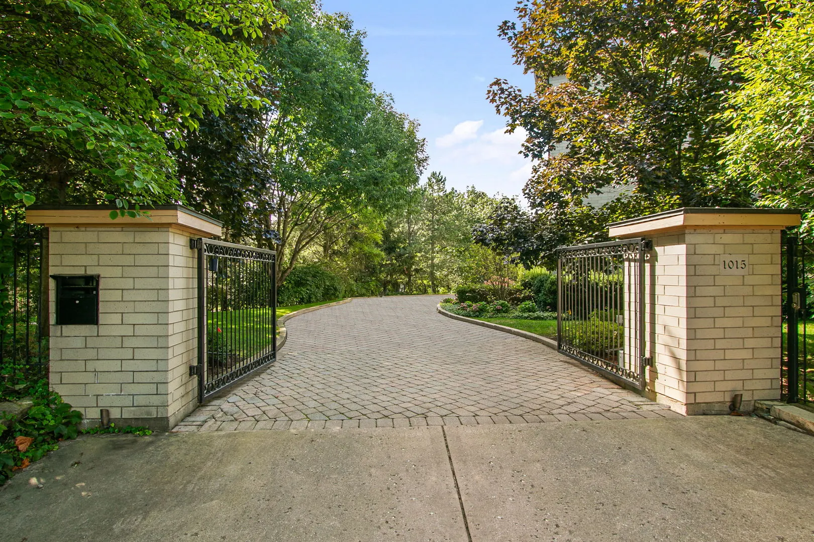 1015 Sheridan Road IL