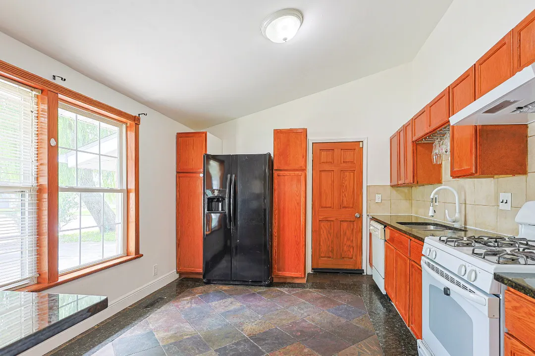 1000 Adams Court IL
