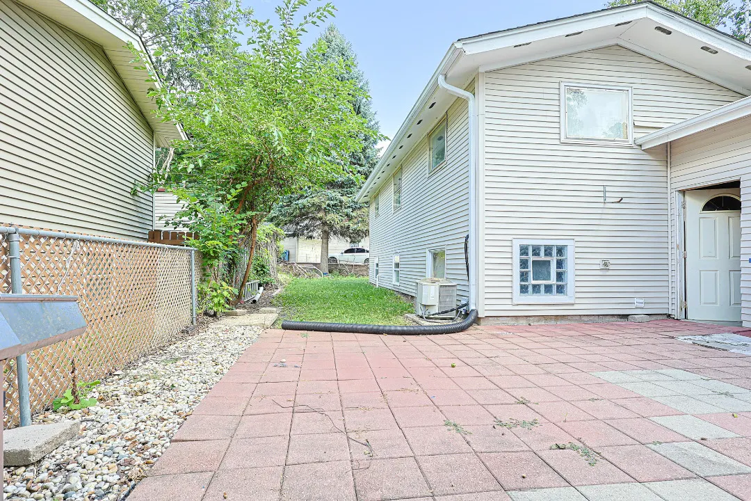 1000 Adams Court IL