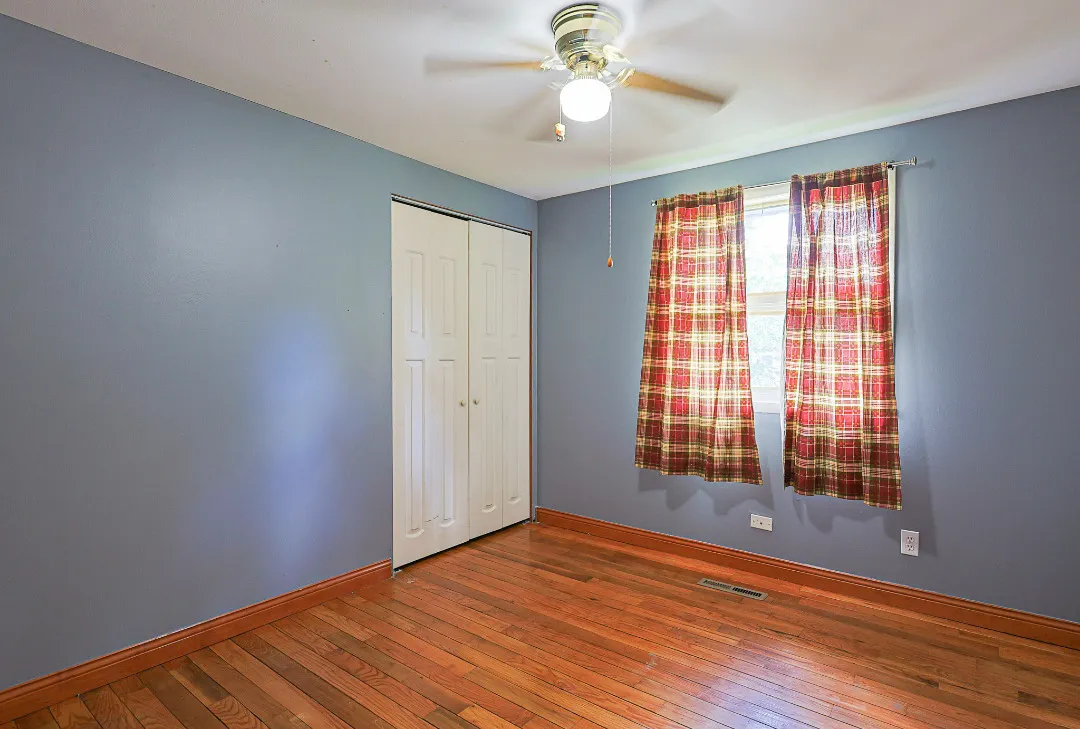 1000 Adams Court IL