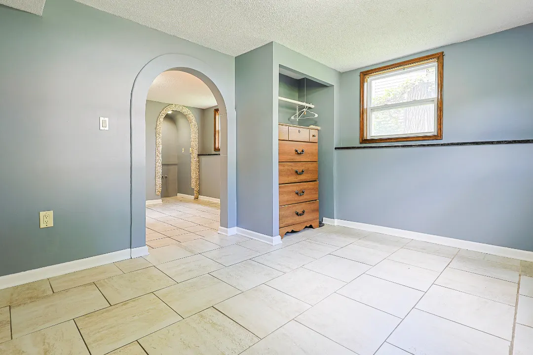 1000 Adams Court IL