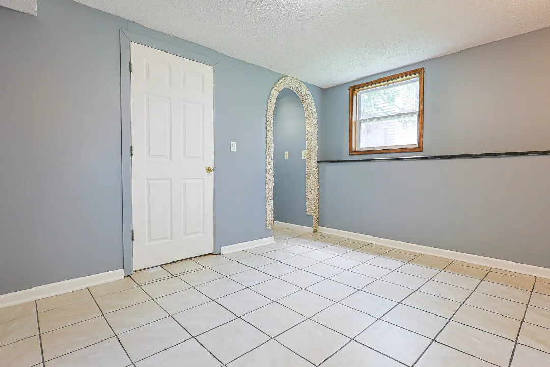 1000 Adams Court IL