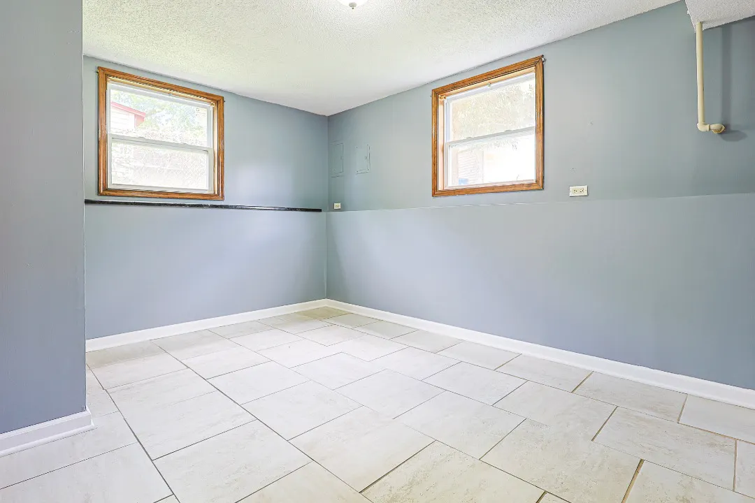 1000 Adams Court IL