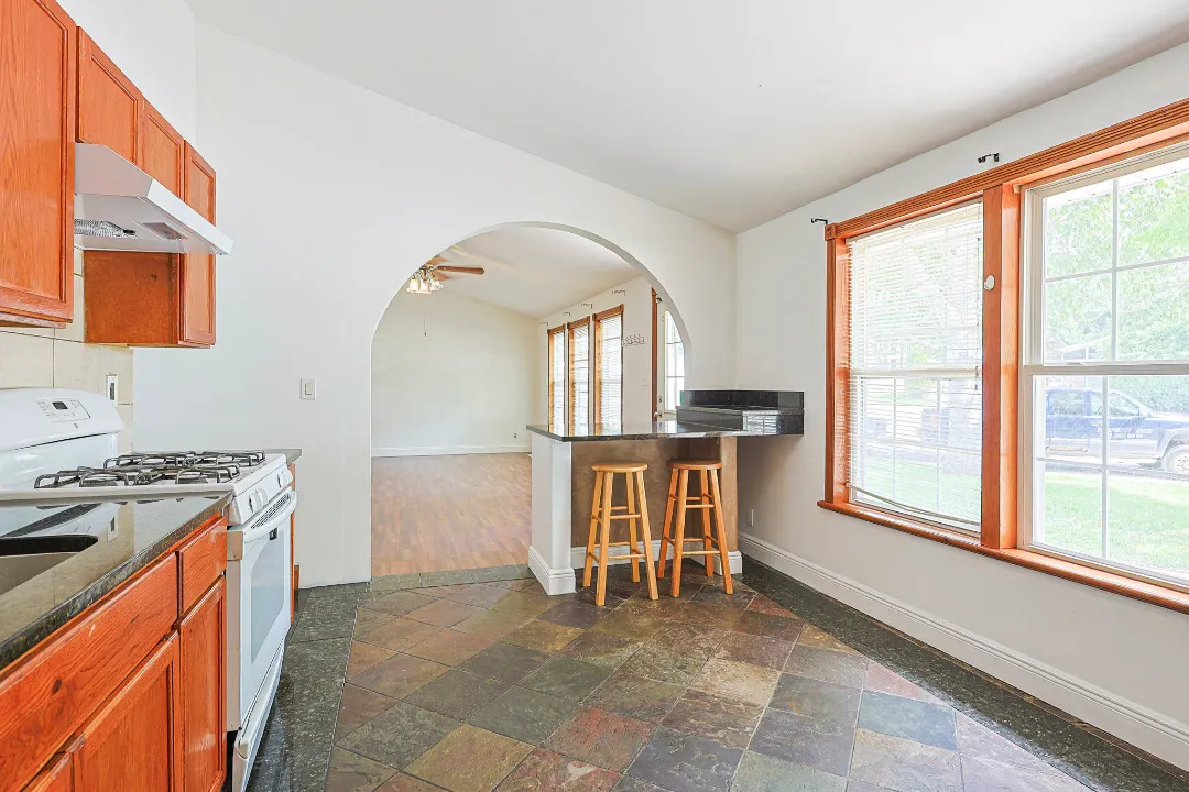 1000 Adams Court IL