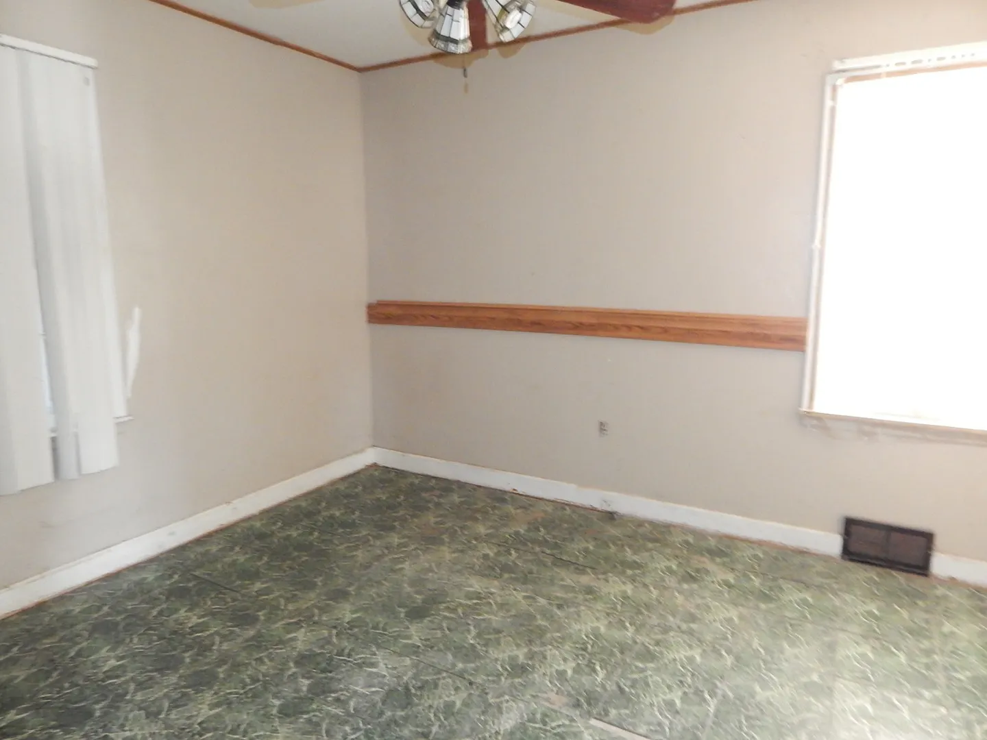 810 W 15th Street IL
