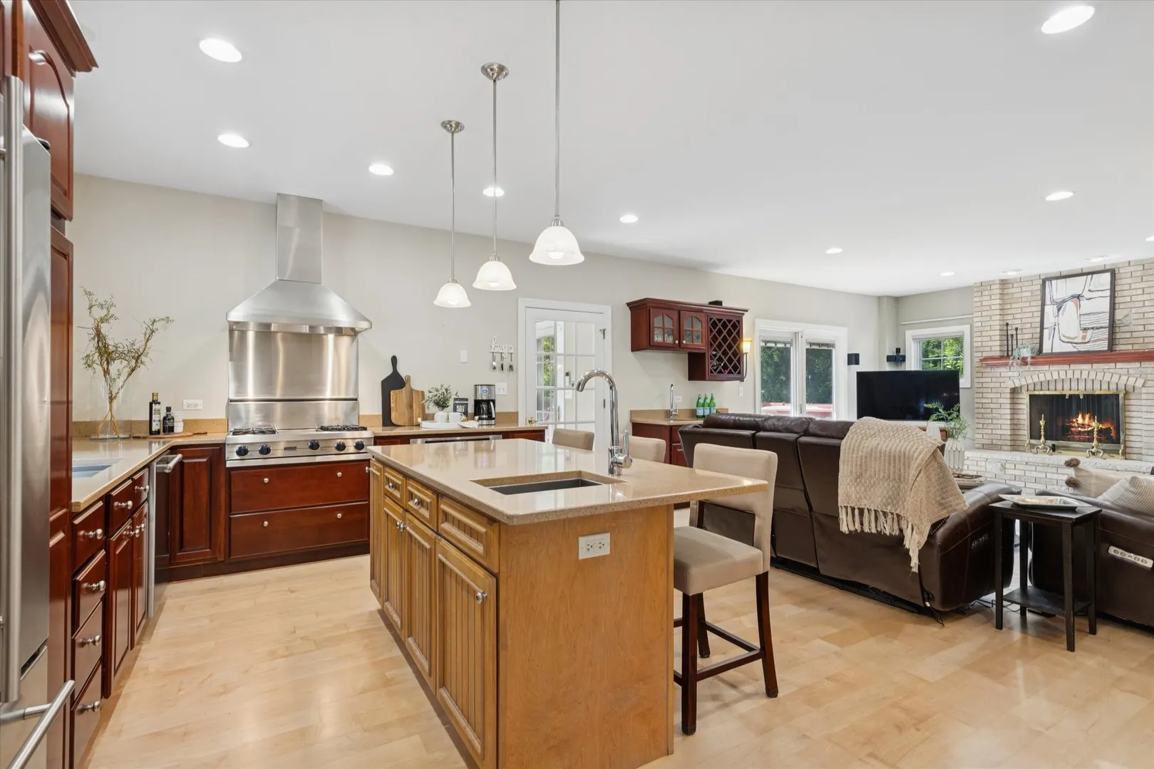 300 E Crescent Avenue IL
