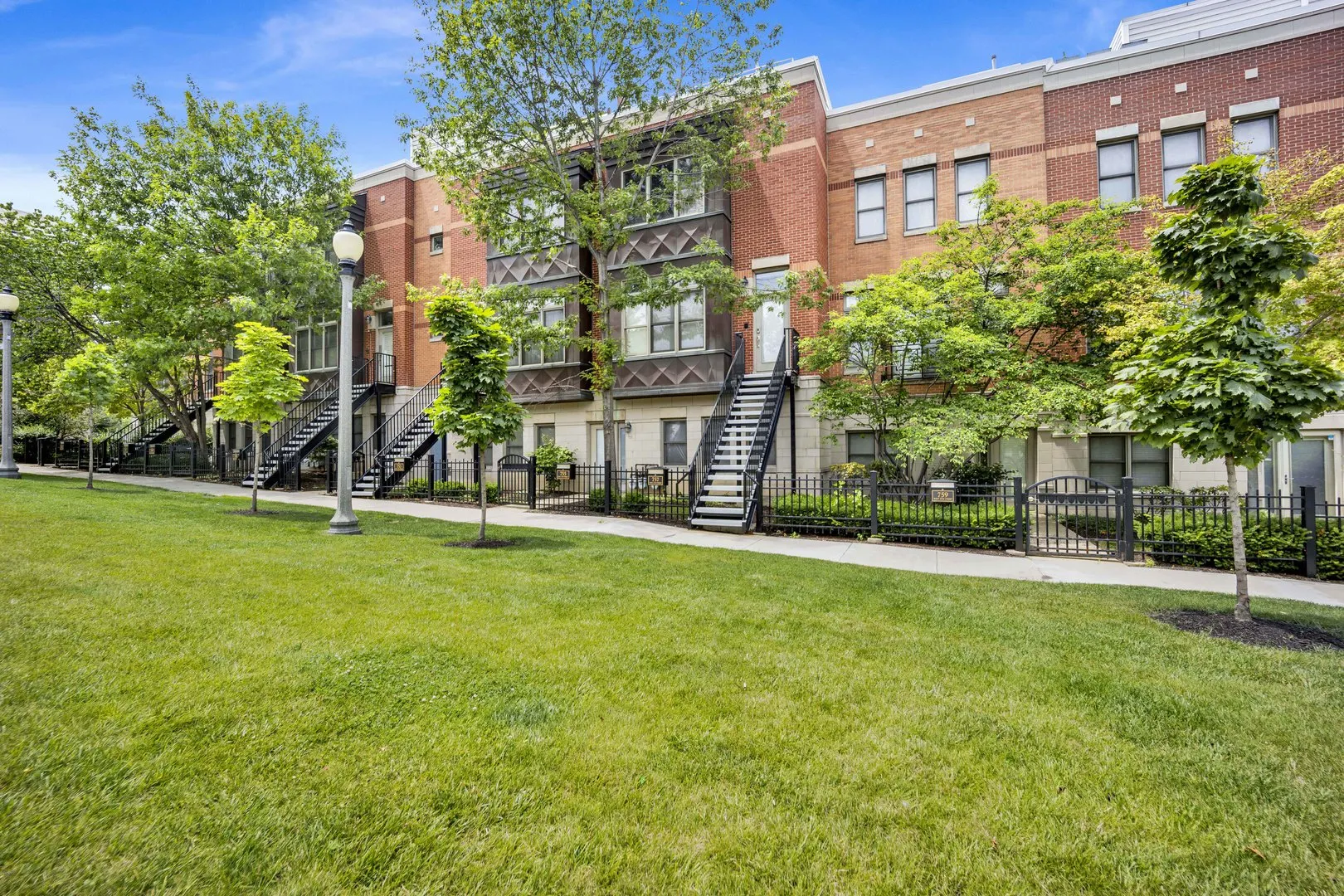 1111 W 15TH Street 224 IL