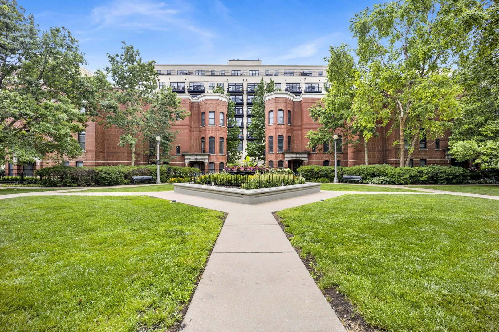 1111 W 15TH Street 224 IL