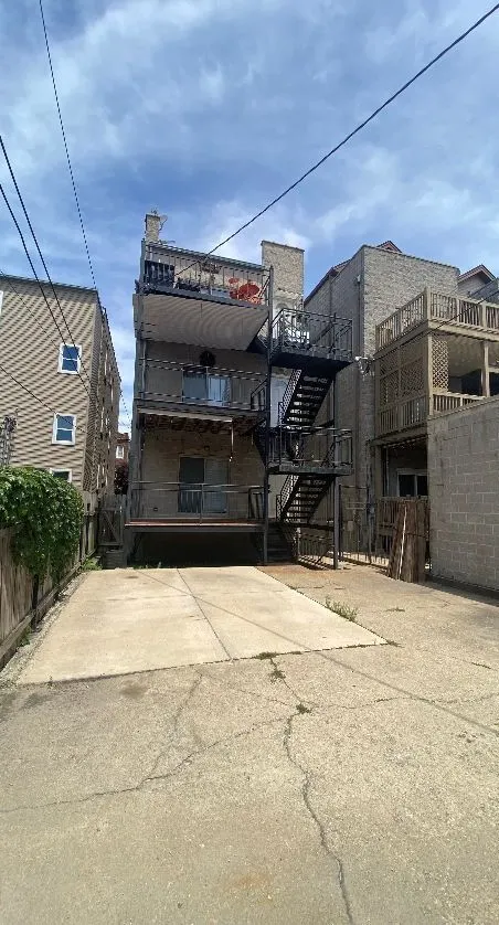 2447 W Walton Street 2 IL