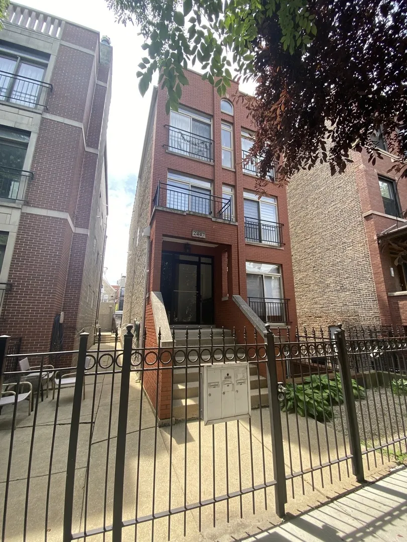 2447 W Walton Street 2 IL
