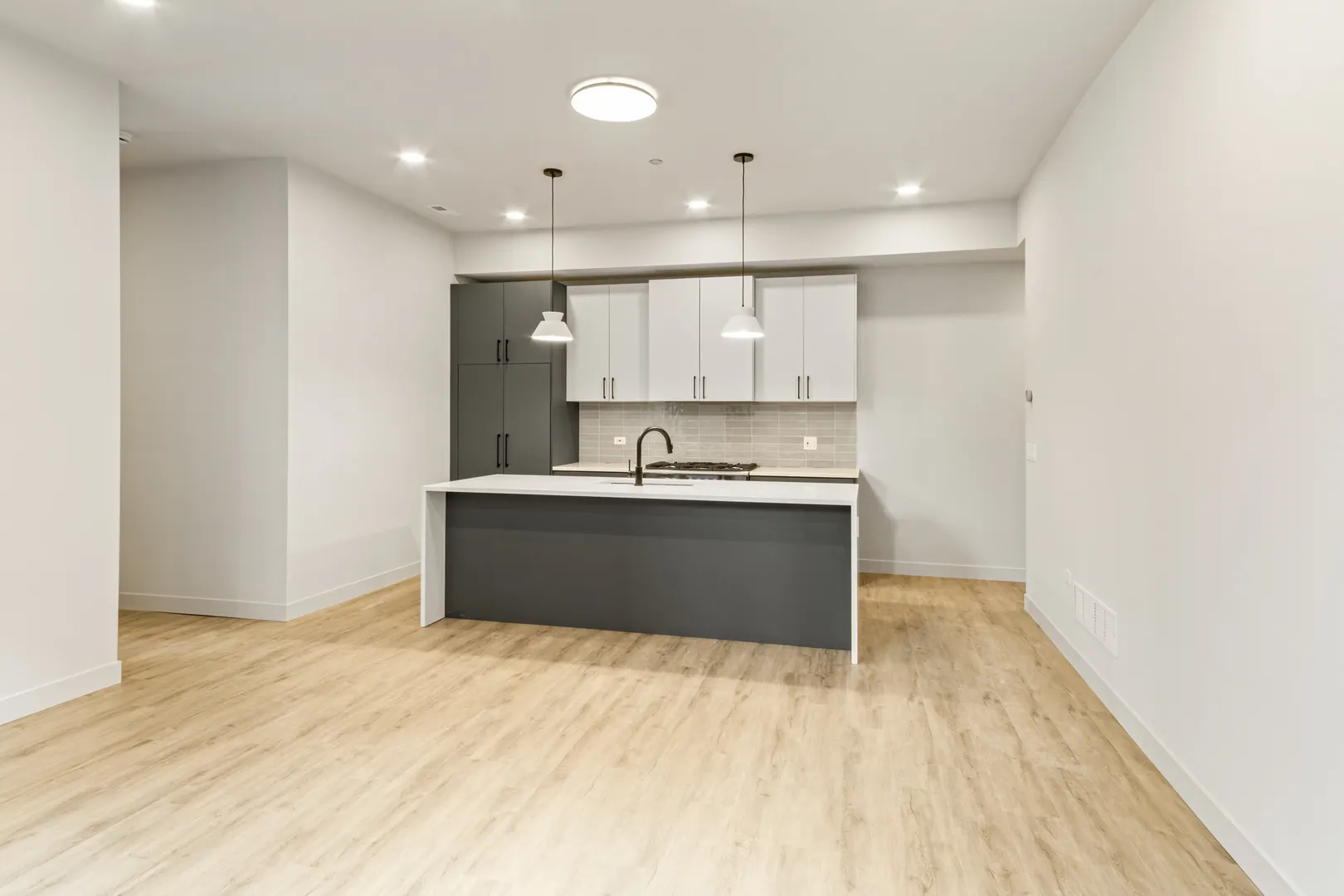 1550 W Monroe Street 102 IL