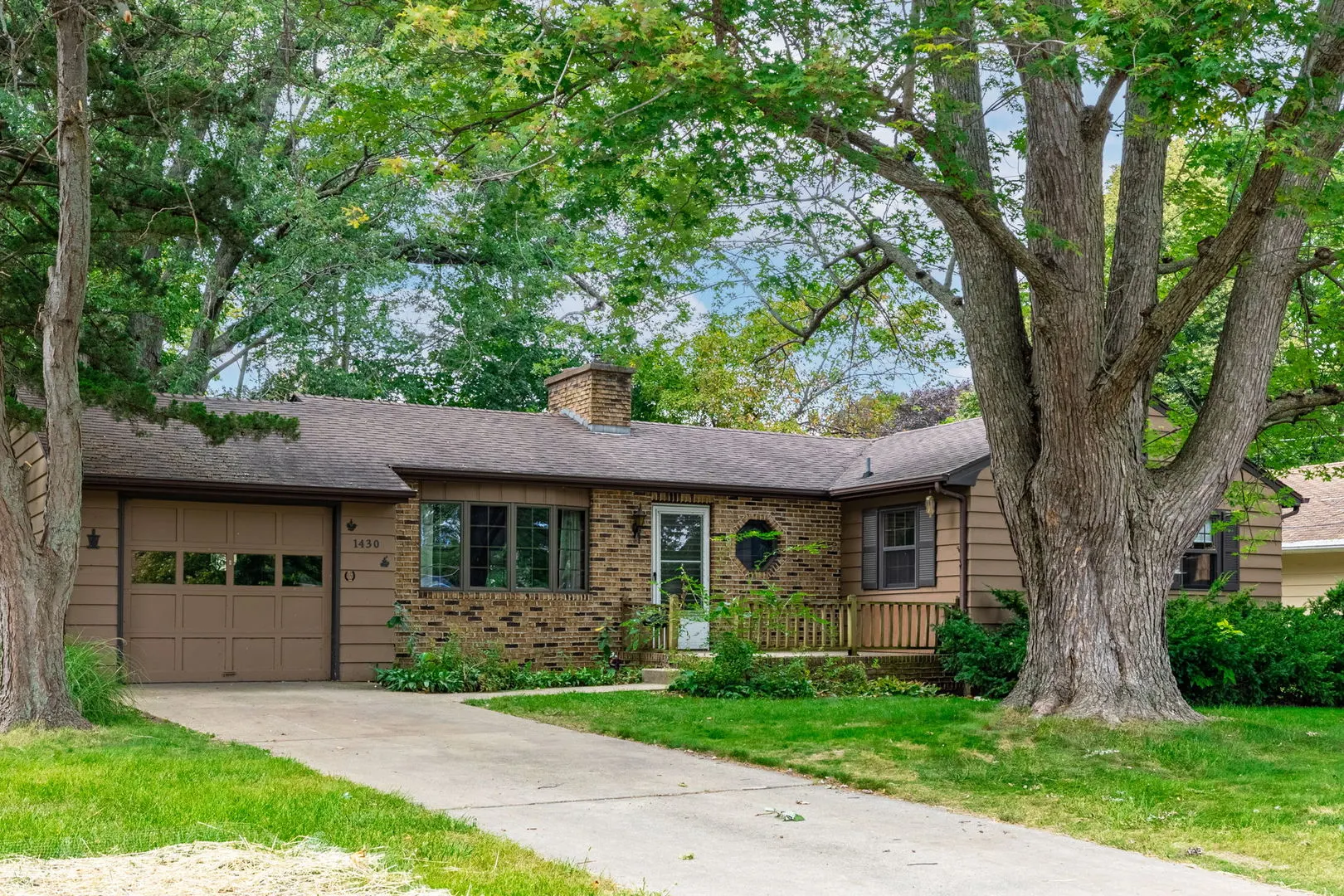 1430 S Blackhawk Avenue IL