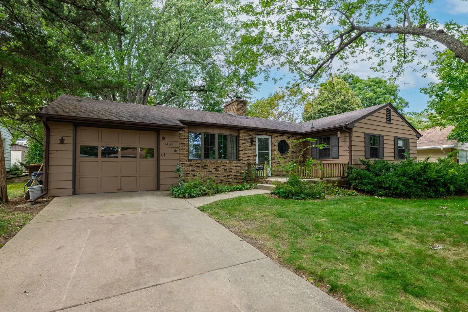 1430 S Blackhawk Avenue IL