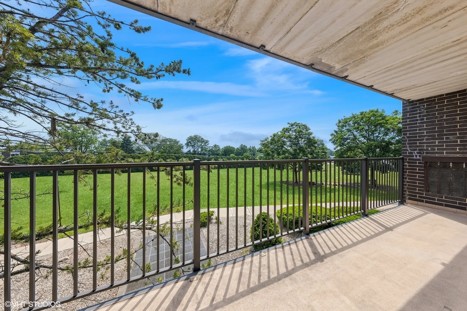 5400 Walnut Avenue 214 IL