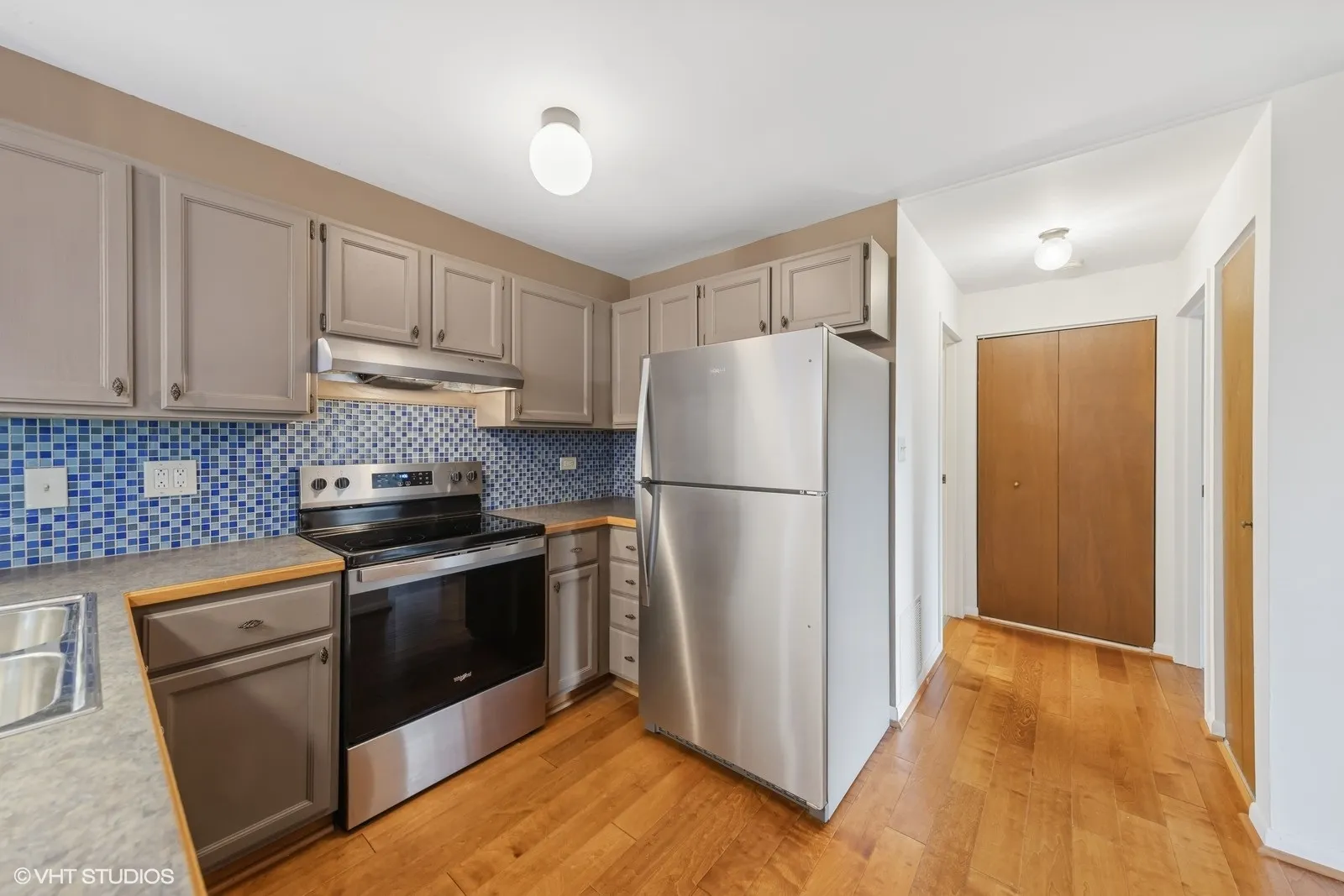 5400 Walnut Avenue 214 IL