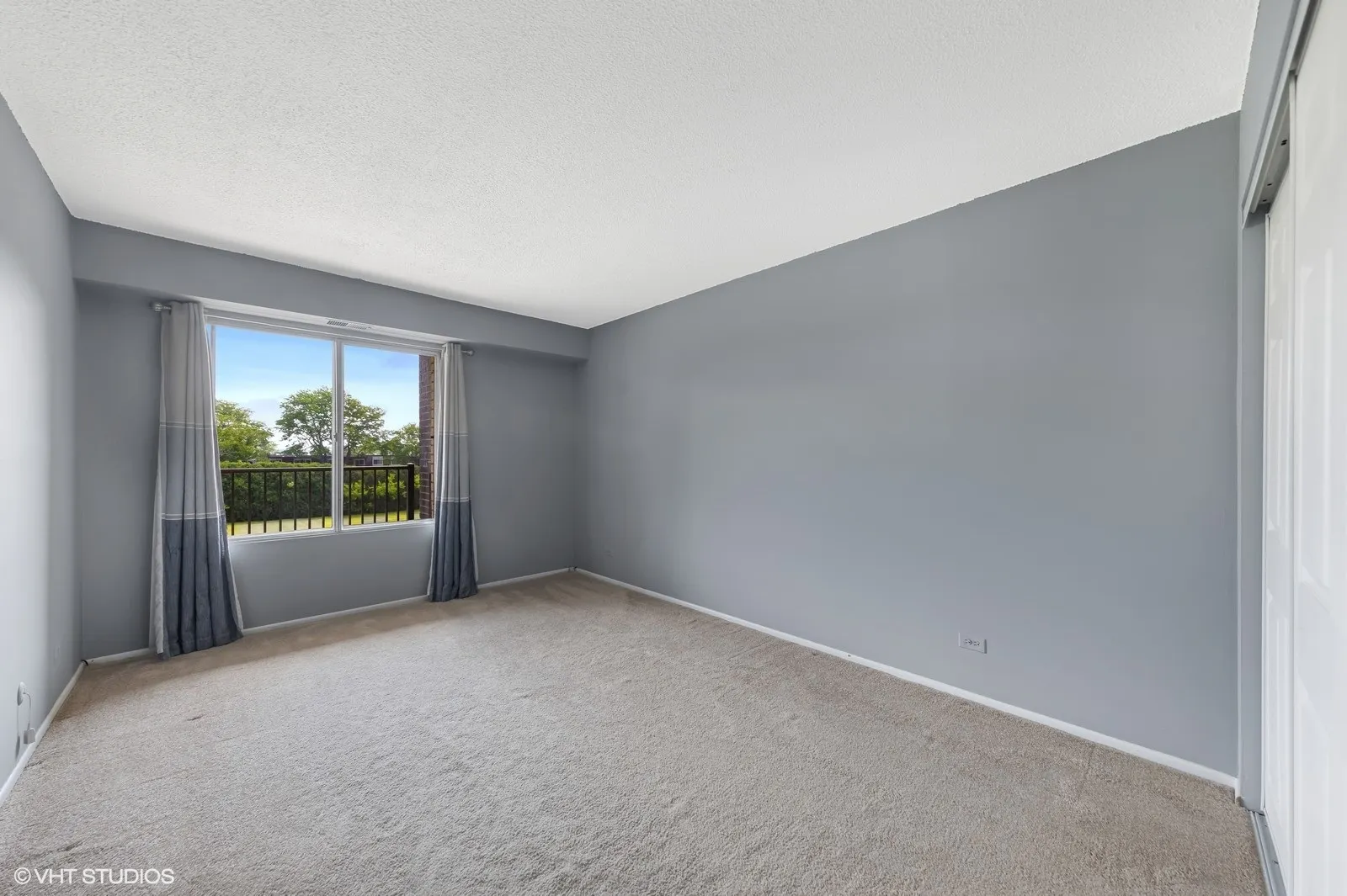 5400 Walnut Avenue 214 IL