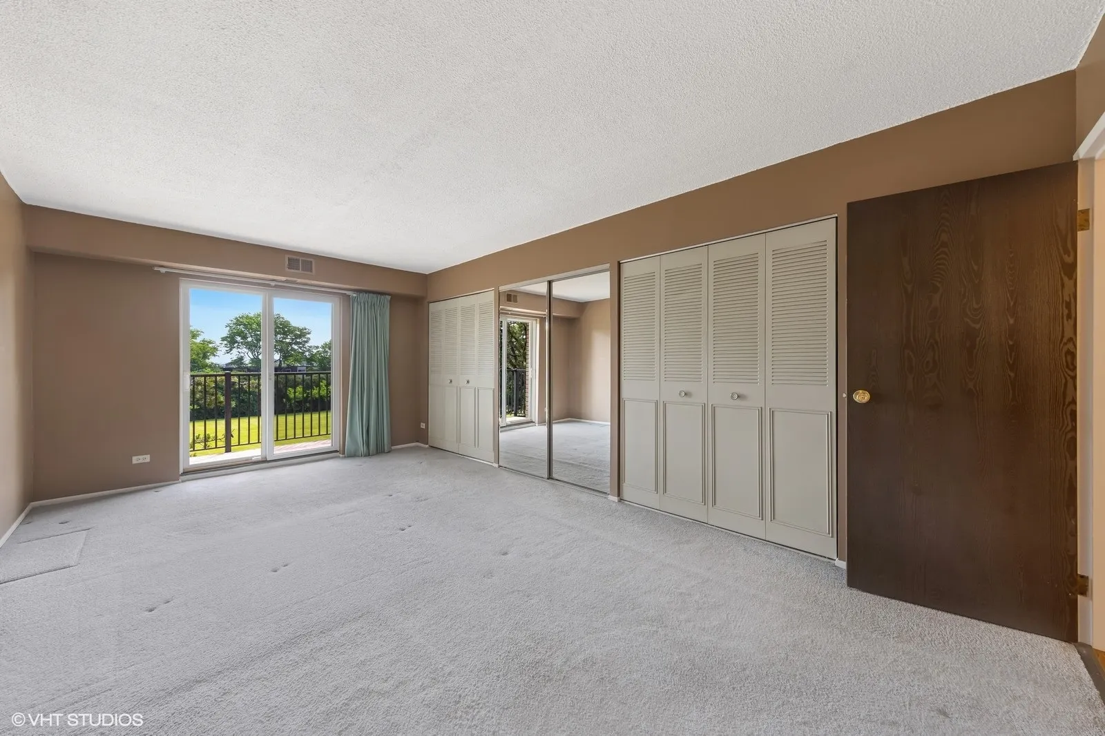 5400 Walnut Avenue 214 IL