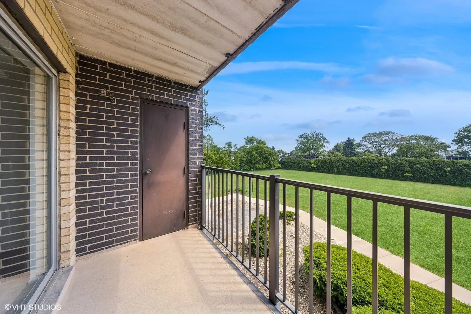 5400 Walnut Avenue 214 IL