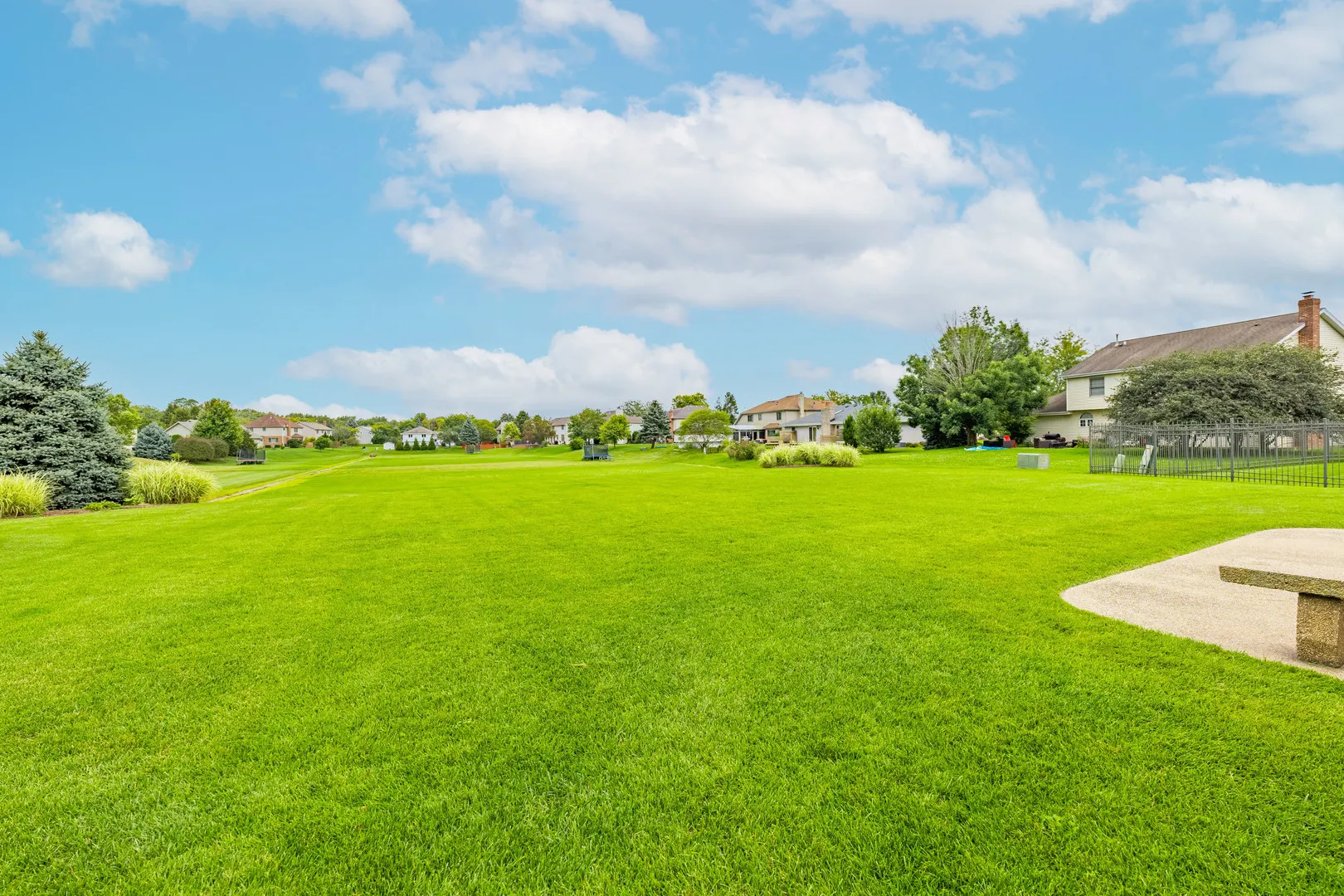 450 Kingston Drive IL