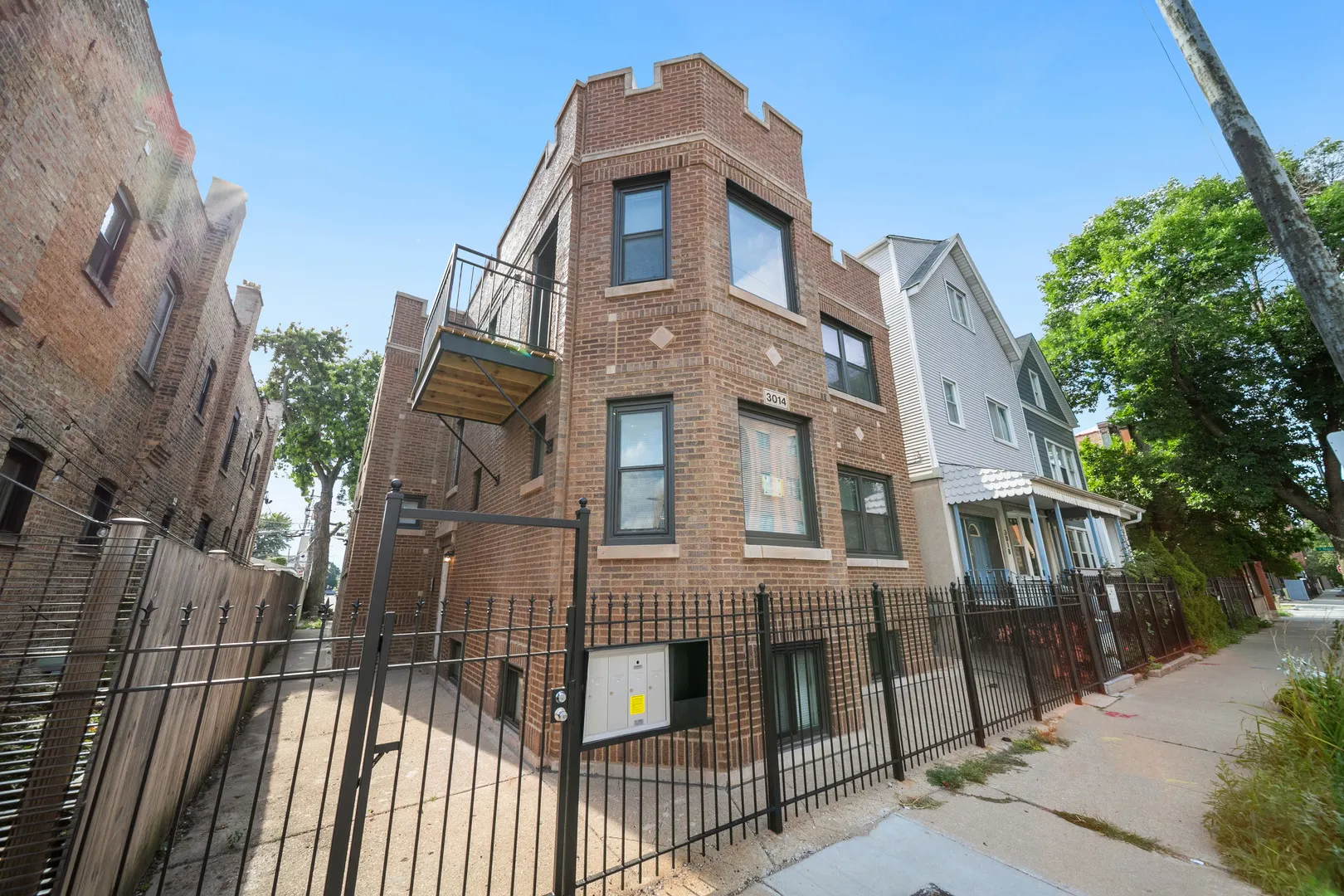 3014 N California Avenue 2FE IL