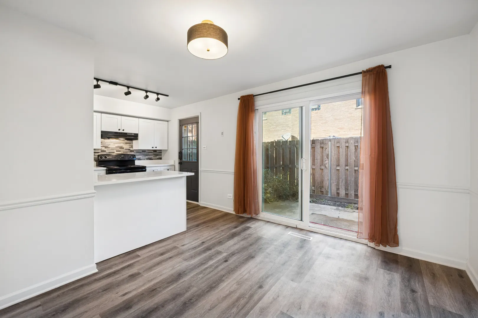 221 Linn Court D IL