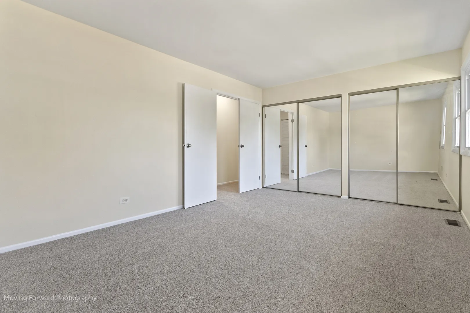 25 W Wrightwood Avenue IL