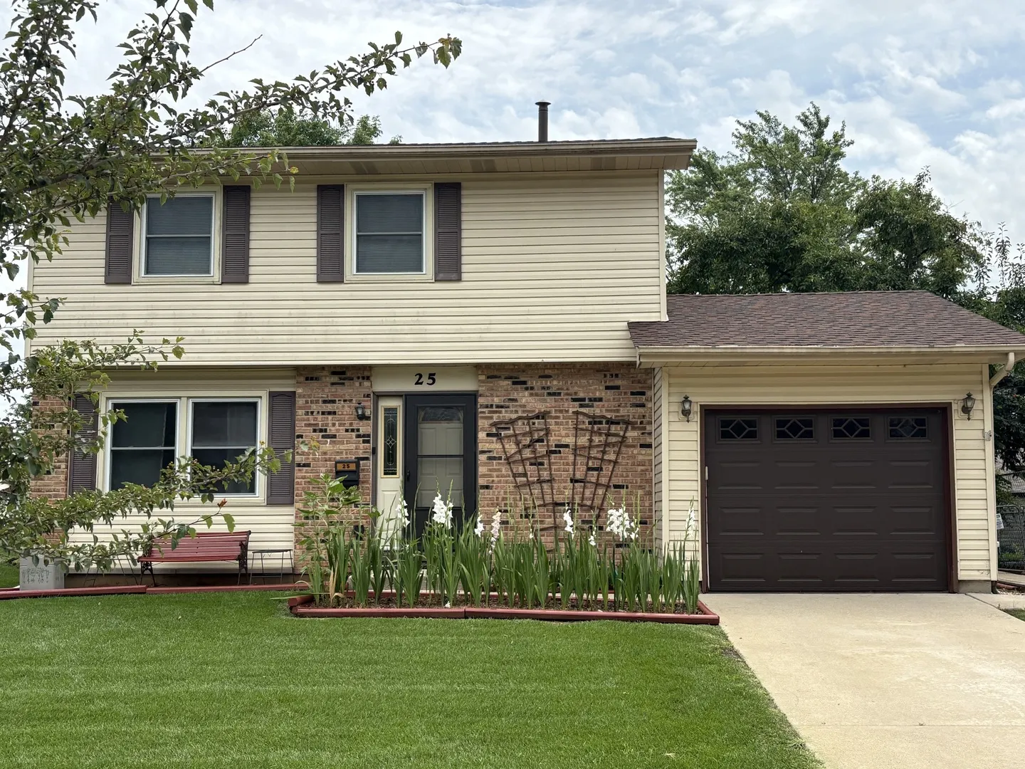 25 W Wrightwood Avenue IL