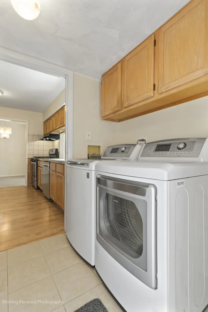 25 W Wrightwood Avenue IL