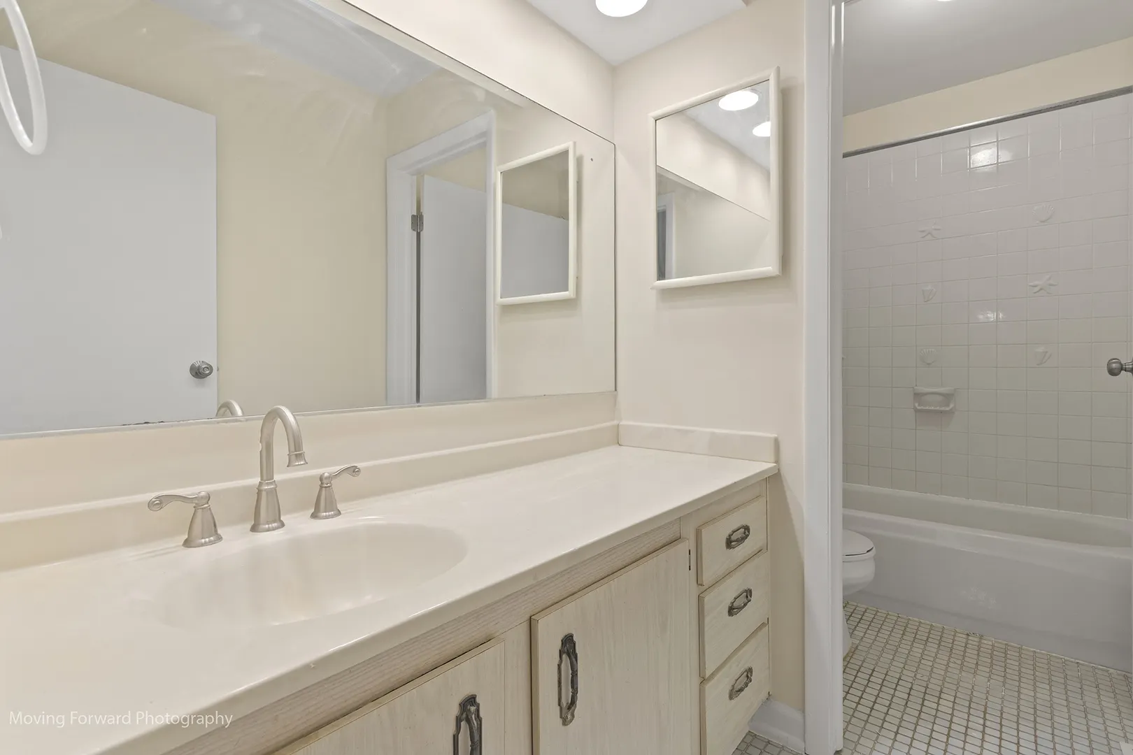 25 W Wrightwood Avenue IL
