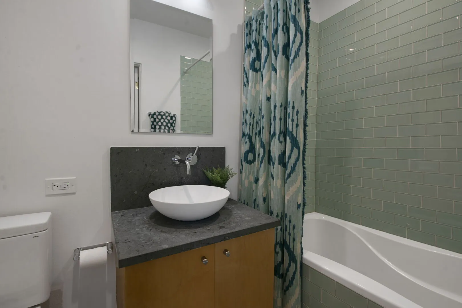 2249 N Geneva Terrace IL