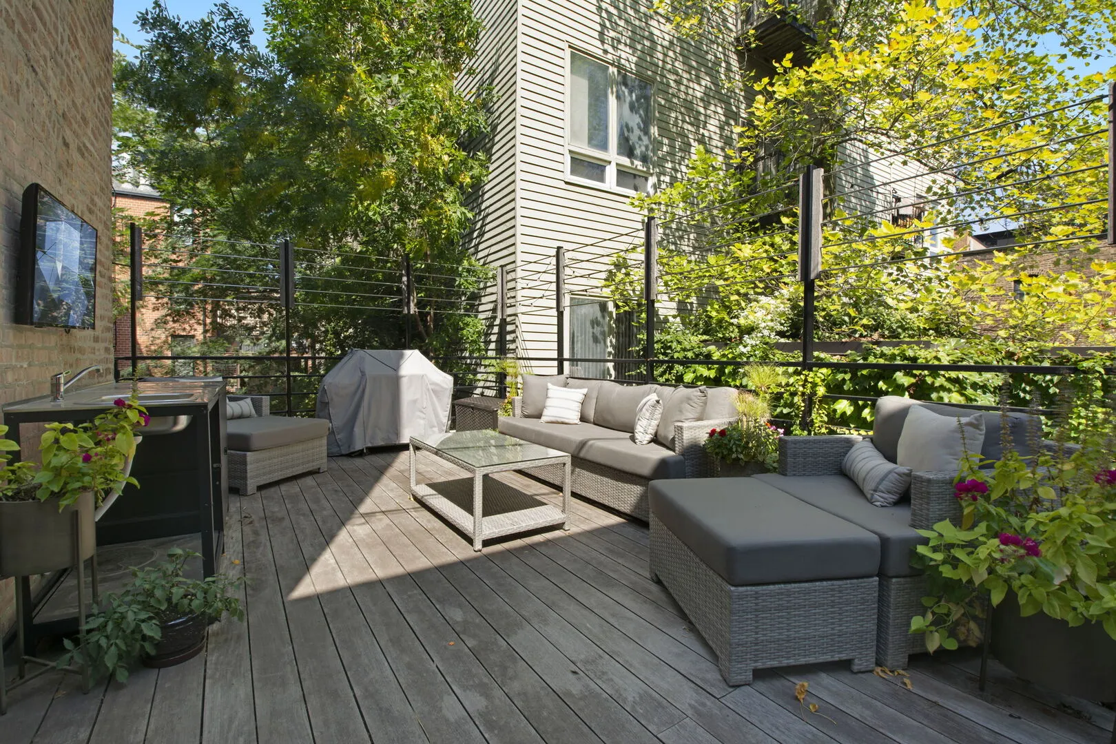 2249 N Geneva Terrace IL