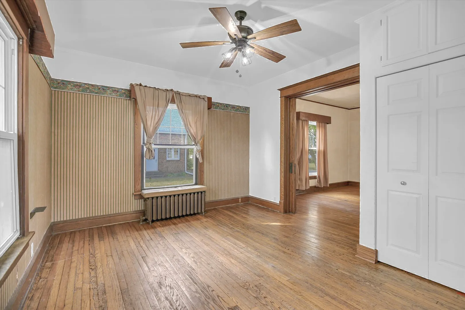 206 E Illinois Street IL