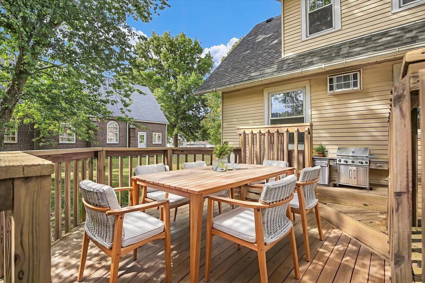 206 E Illinois Street IL