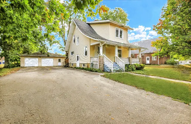 206 E Illinois Street IL