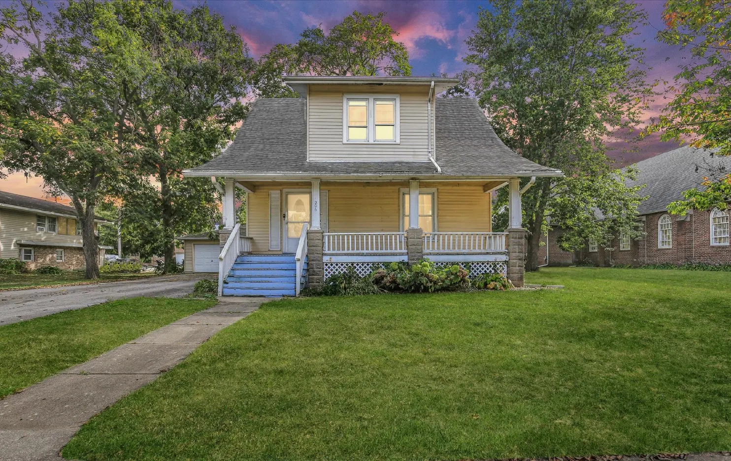206 E Illinois Street IL