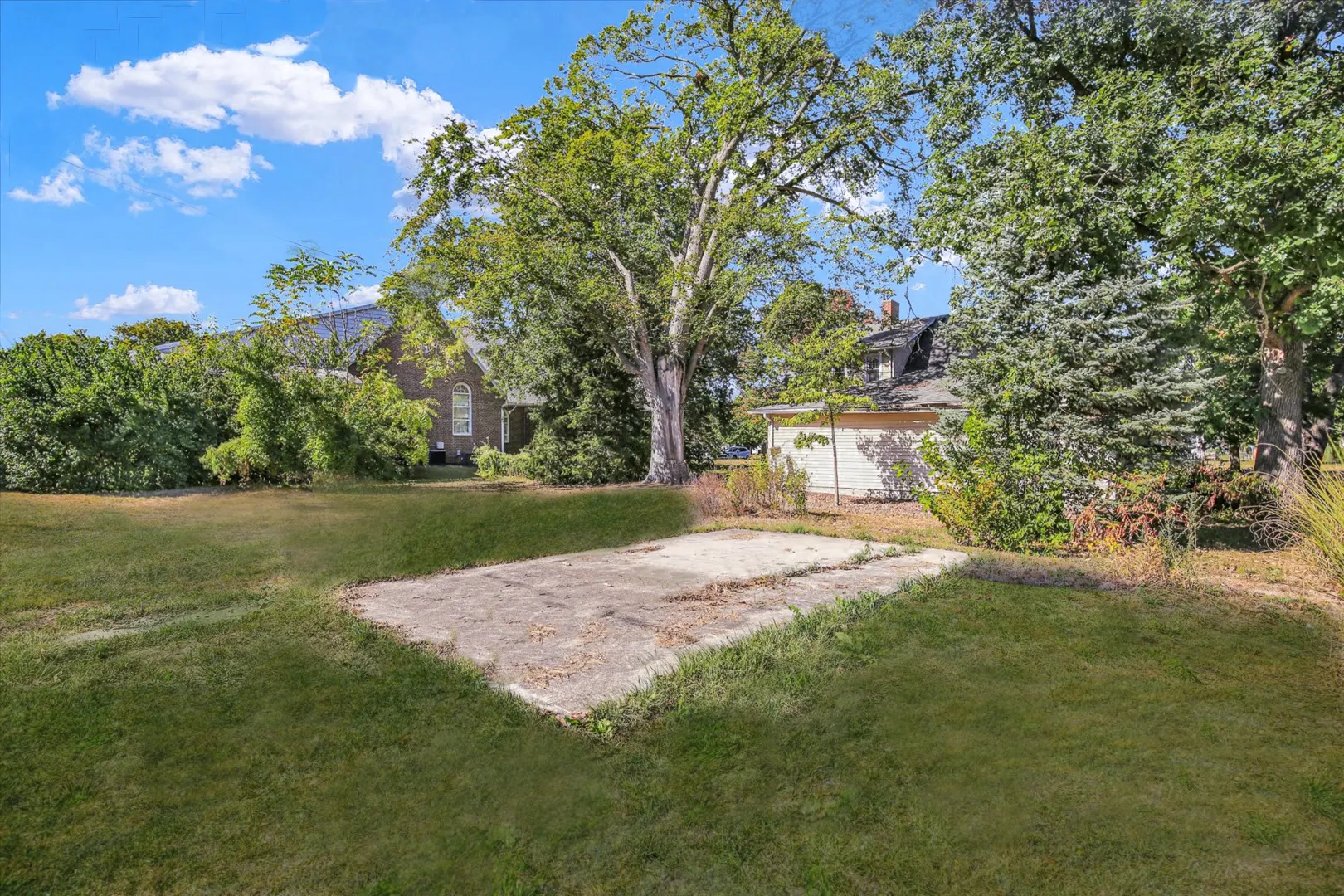 206 E Illinois Street IL
