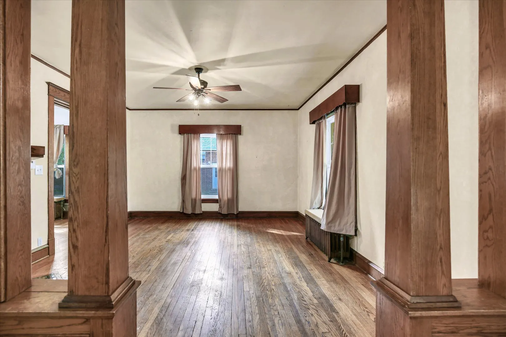 206 E Illinois Street IL