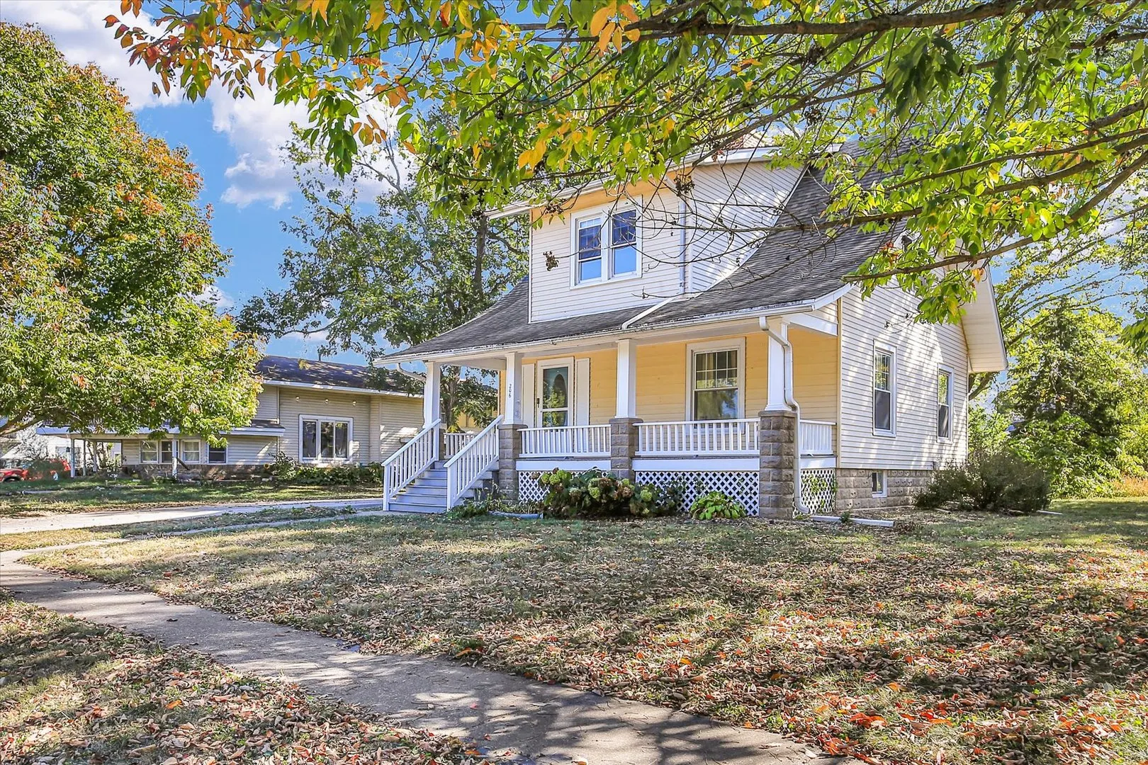 206 E Illinois Street IL