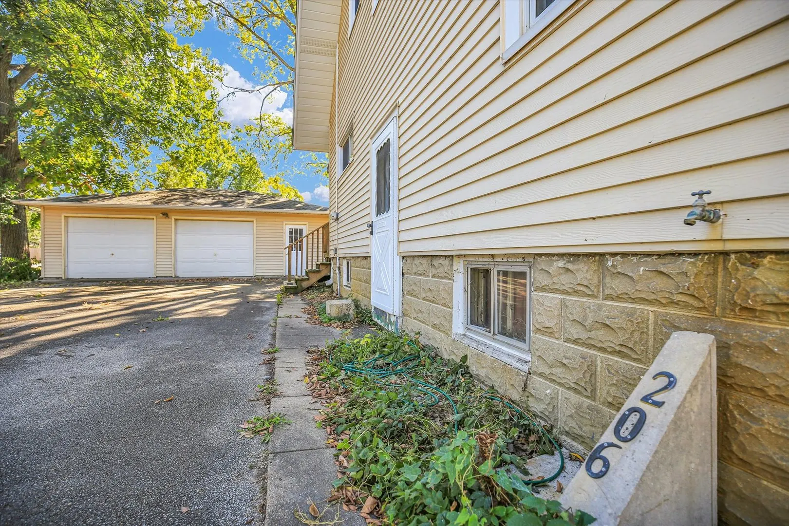 206 E Illinois Street IL