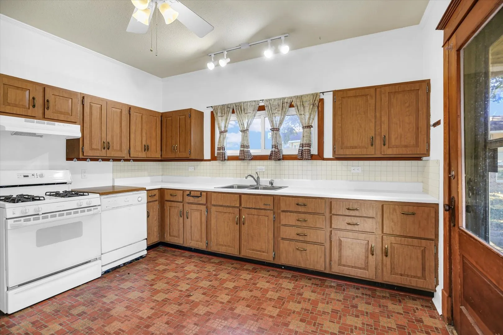 206 E Illinois Street IL