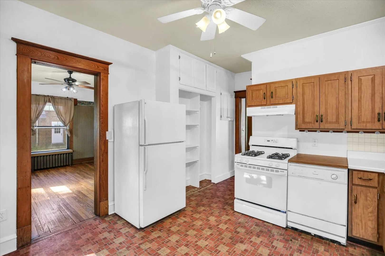 206 E Illinois Street IL