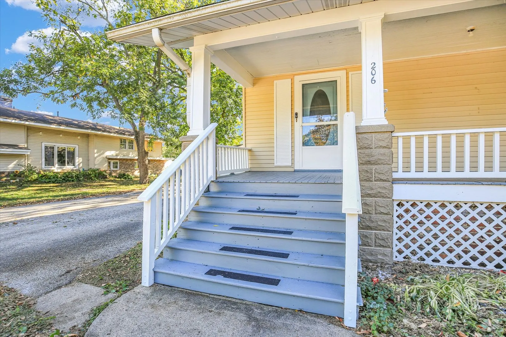 206 E Illinois Street IL