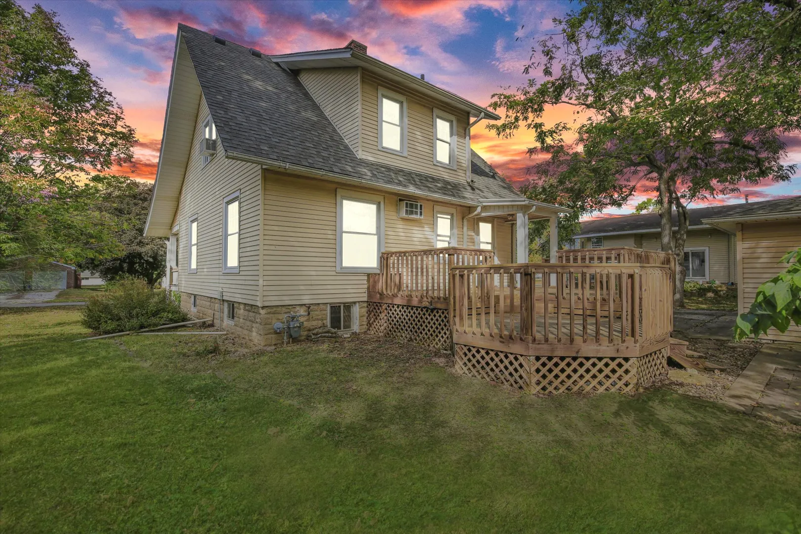 206 E Illinois Street IL