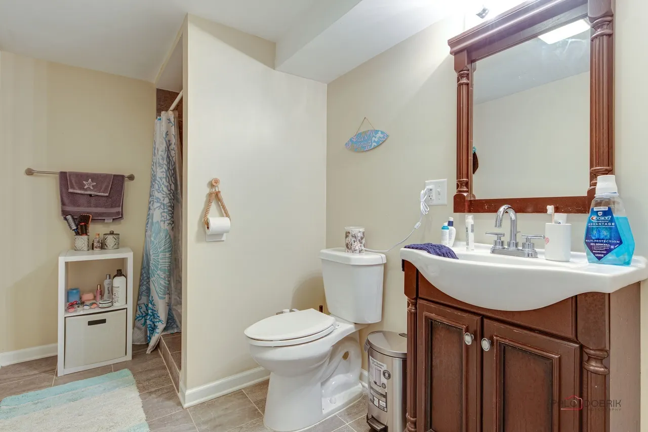 23W073 Dickens Avenue IL