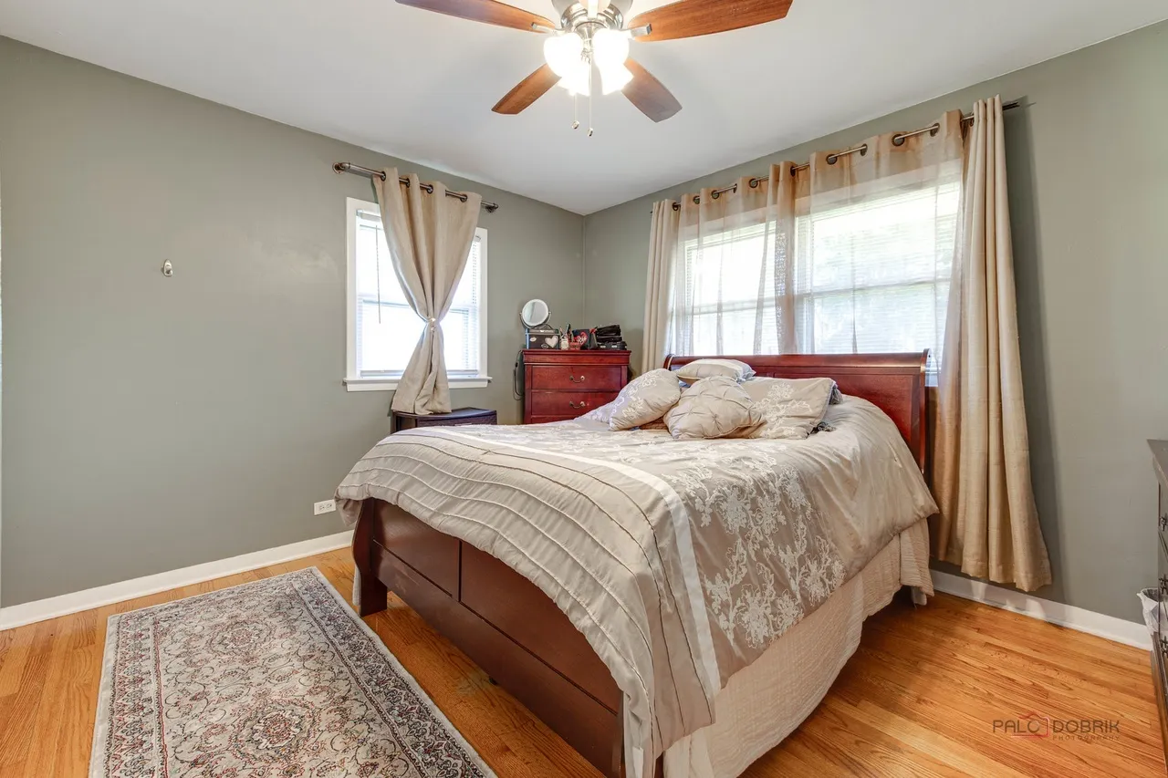 23W073 Dickens Avenue IL