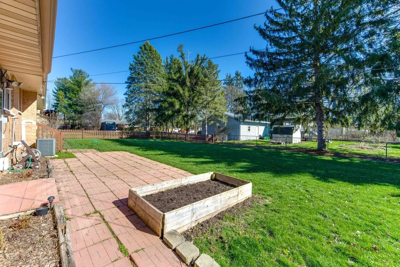 23W073 Dickens Avenue IL
