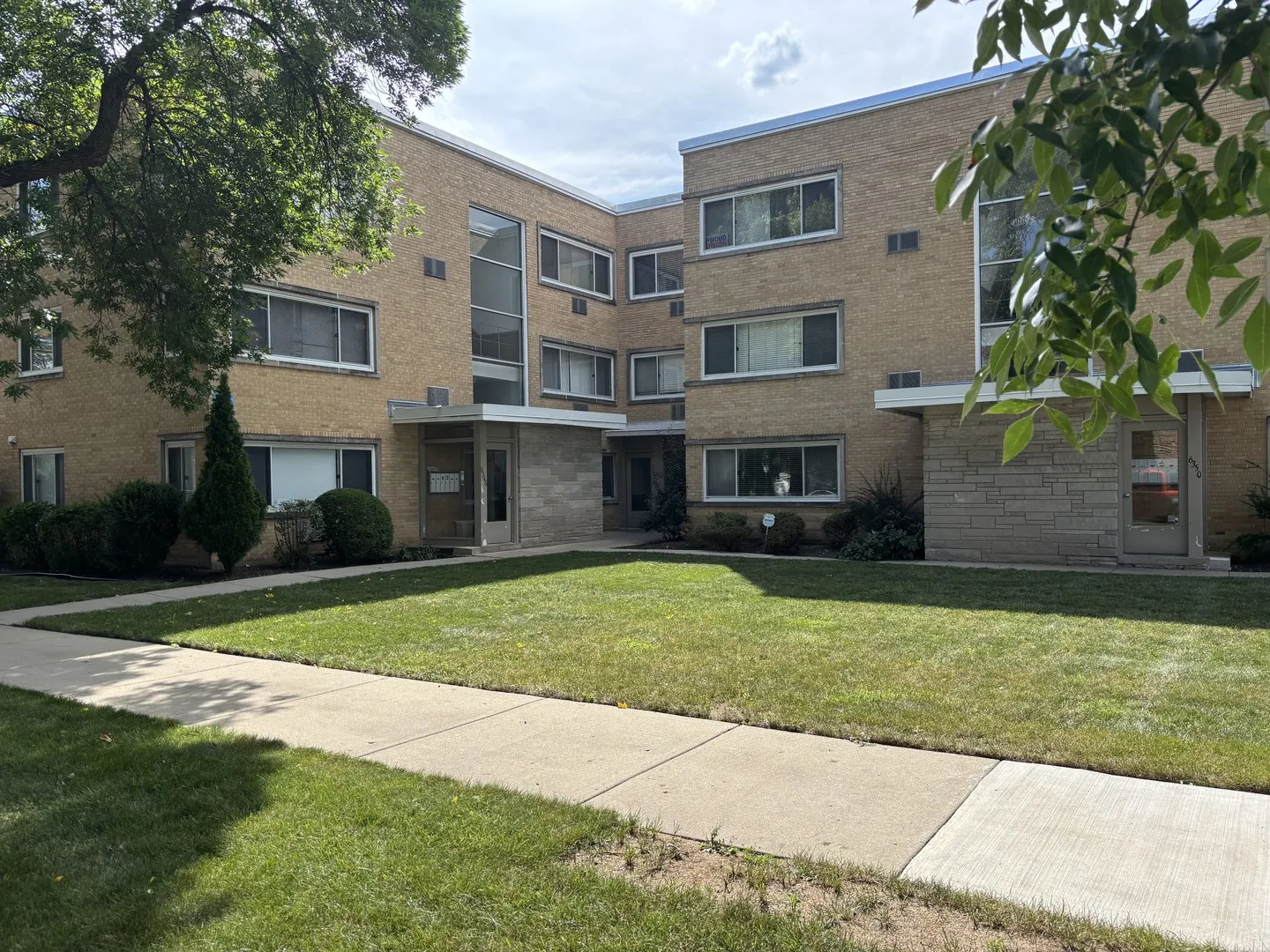 6346 N Ridgeway Avenue 2E IL