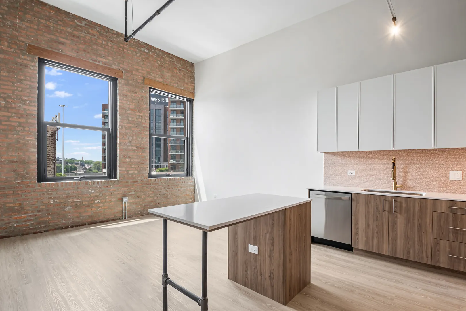 1040 W Huron Street 307 IL