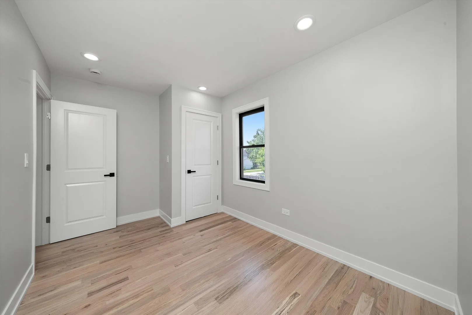 412 S 6th Avenue IL