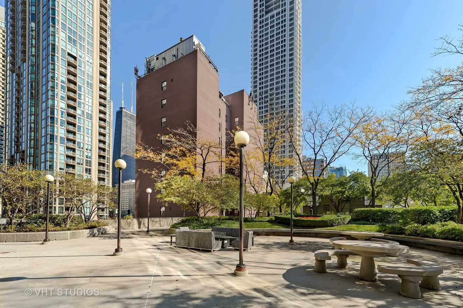 10 E Ontario Street 2607 IL